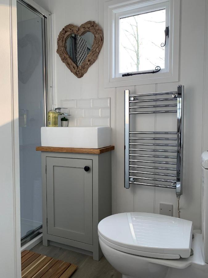 Luxury tent Wellsprings Farm - Self-catering Shepherds Hut With Private Garden *